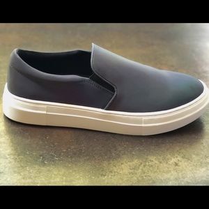 Steve Madden
PLATINUM IRIDESCENT - IRIDESCENT